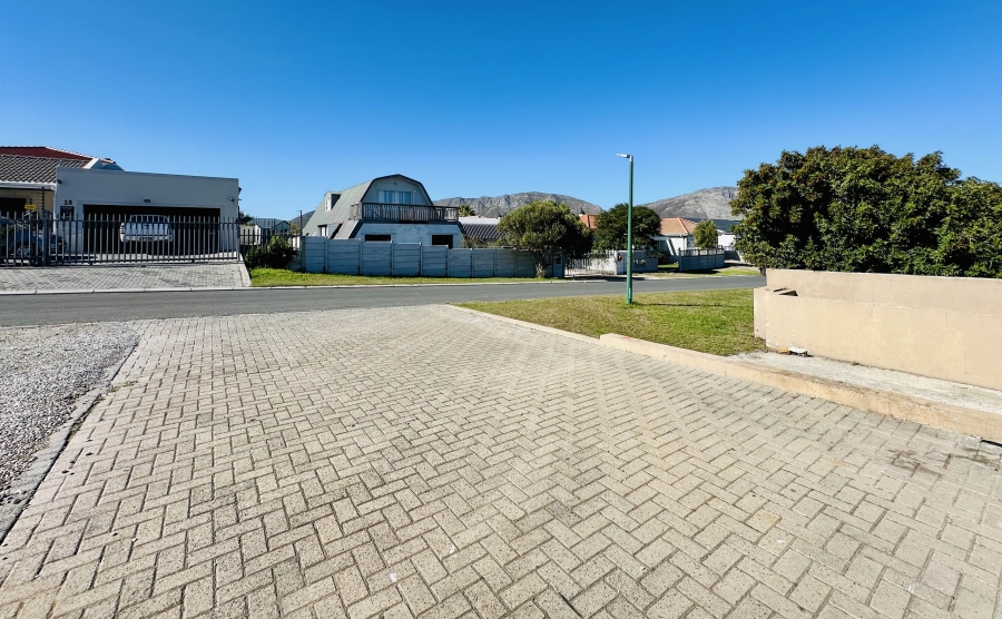 4 Bedroom Property for Sale in Perlemoenbaai Western Cape